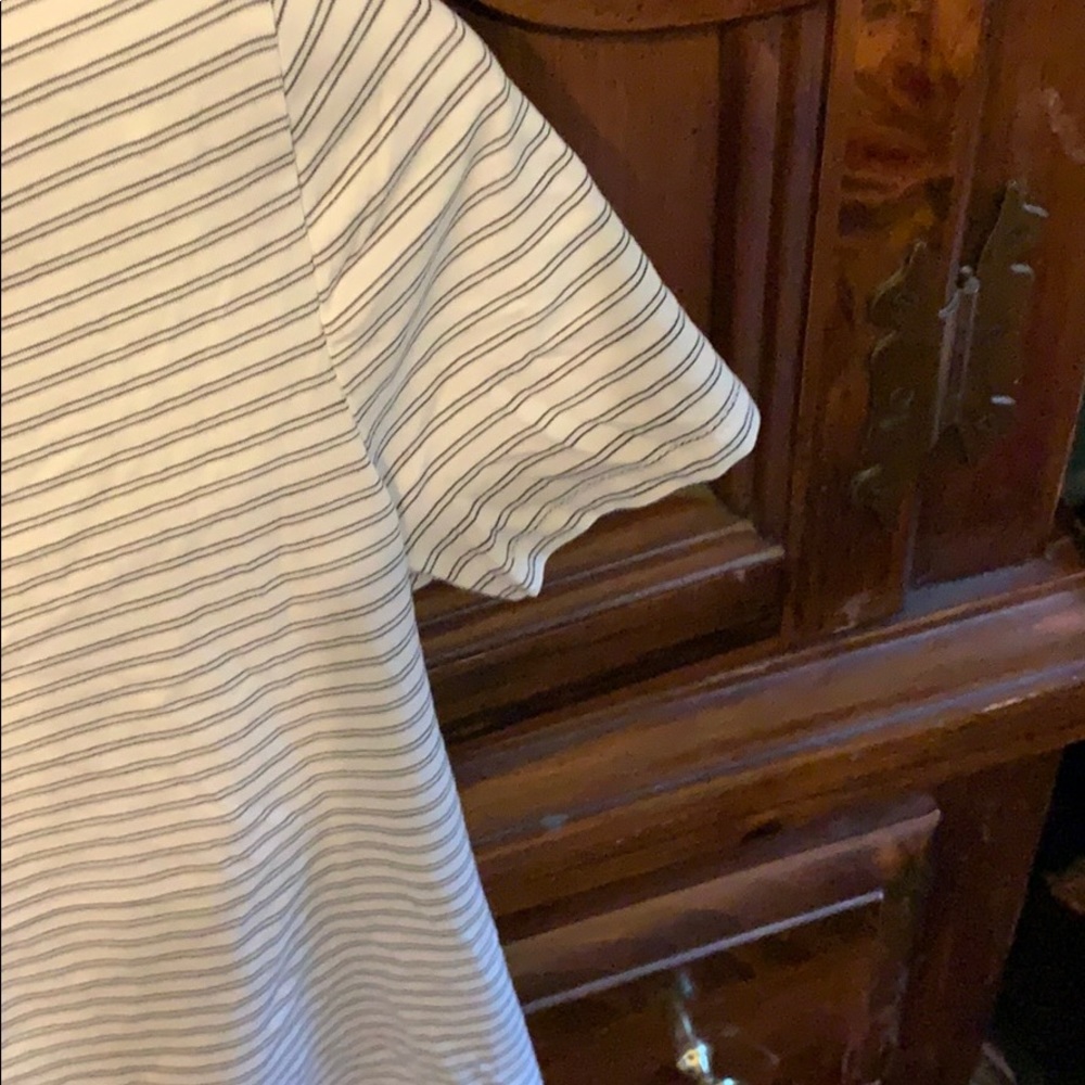 New with tag’s hearts and hips short sleeve polo - Picture 3 of 4
